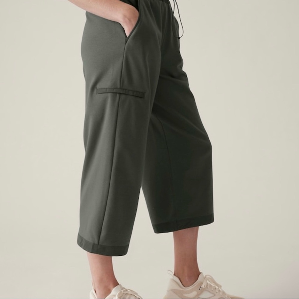 Athleta Triumph Hybrid Wide Leg Crop Bali Green NWT - Picture 3 of 5